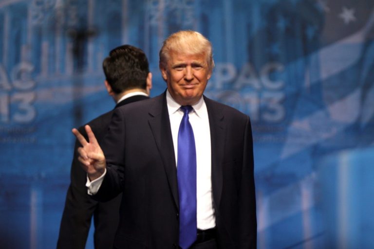 Демократы отказываются передавать дело об импичменте Трампа в Сенат. Что происходит?