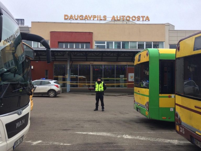 Неизвестные сообщили о заложенной бомбе на Даугавпилсском автовокзале