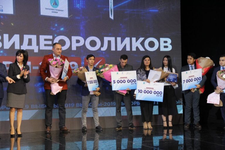 В Узбекистане студенты заработали миллионы на выборах