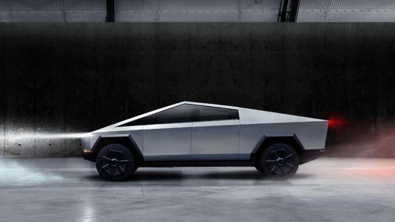 Дубайские полицейские будут передвигаться на новых пикапах Tesla Cybertruck