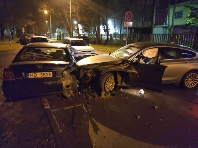 ФОТО: на Югле «поцеловались» две машины