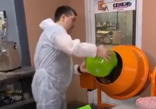 Приготовить оливье с помощью бетономешалки? Ну почему бы и нет! (видео)