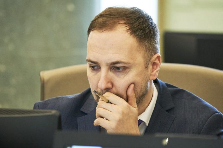 Министр Гиргенс: наш приоритет на 2020 год - повышение зарплат
