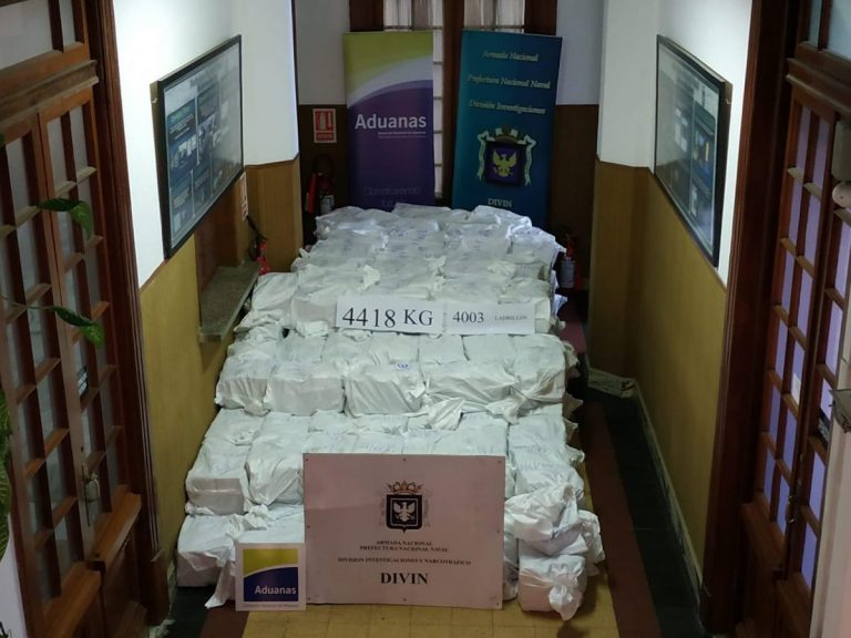 Новый рекорд: полиция Уругвая задержала 4 тонны кокаина