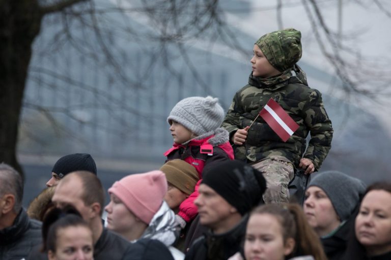 Слушатель Baltkom: Латвия шикарная страна – политики и народ живут отдельно друг от друга