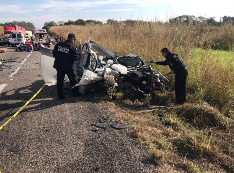 В результате аварии в Мексике погибло 11 человек, в том числе и дети