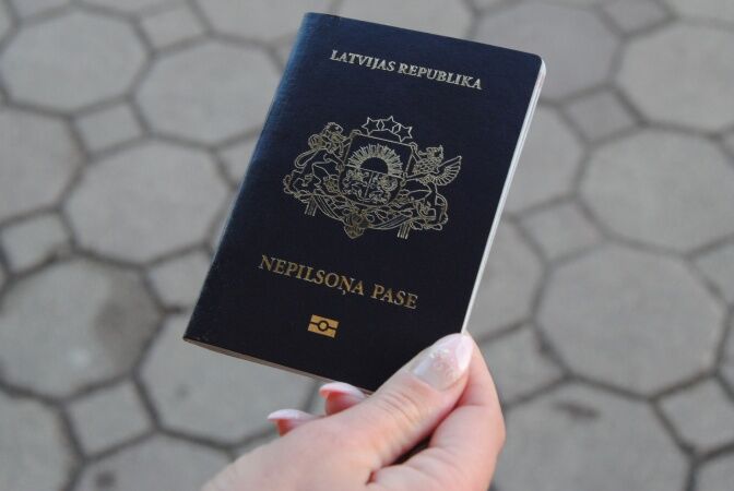 С сегодняшнего дня в Латвии больше не будут рождаться неграждане