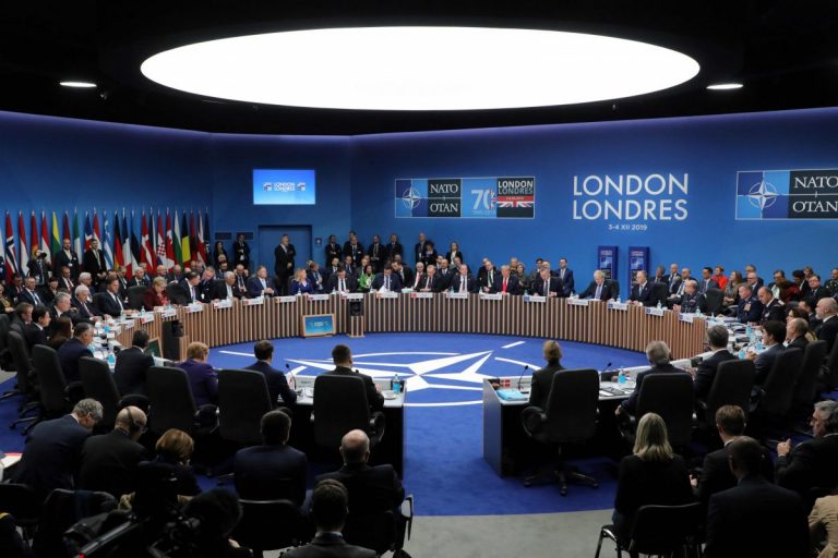 Макрон усомнился в заявлении НАТО о «российской угрозе»
