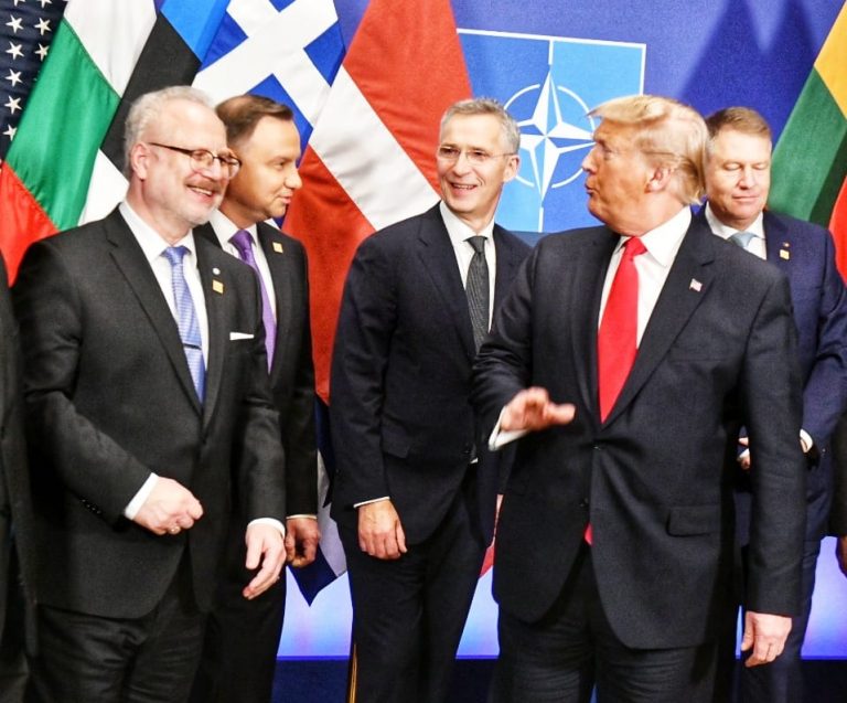 Плечом к плечу с Борисом, шутки Трампа и “перфект инглиш”: как проходит визит Левитса в Лондоне