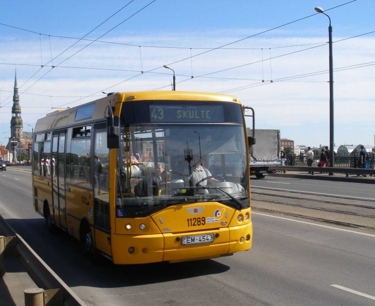 С января в Латвии подорожают междугородние автобусы и поезда