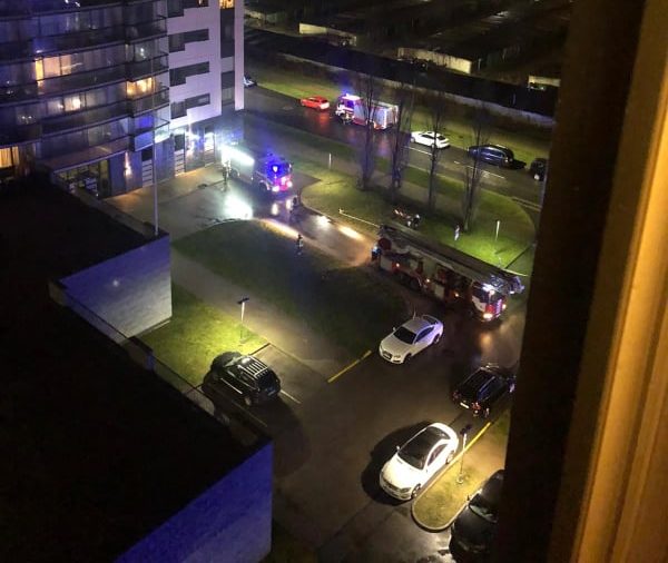 Эвакуация в районе Сканстес: в квартире дома загорелся адвентский венок