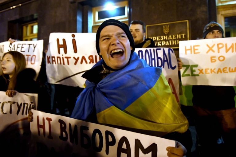 В протестах на майдане приняло участие около 8000 человек