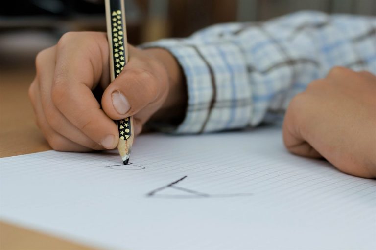 Слушатель Baltkom: нежелание родителей учить детей на латышском  — тупая ошибка!
