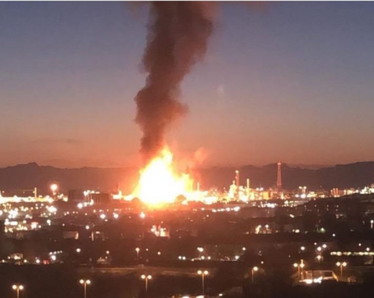 Взрыв произошел на нефтехимическом заводе в Испании (ВИДЕО)