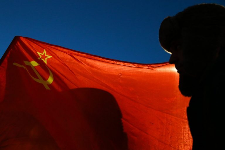 КОРОТКО О ГЛАВНОМ: гимн СССР на запрос Siri, Путин и Рейган в центре Риги, 1500 сотрудникам LDz подыскивают вакансии
