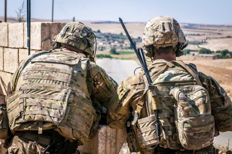 Российских военных не пустили к месторождению нефти их американские коллеги