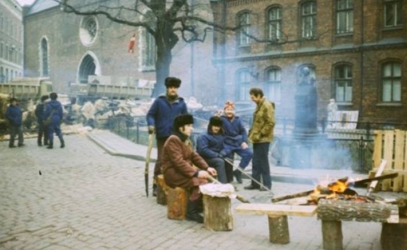 Историк: баррикады 1991 года показали, что народ готов умереть за Латвию