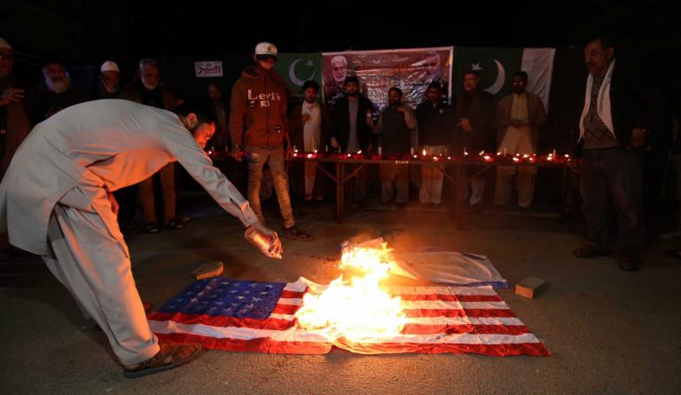 Депутат иранского парламента пообещал заплатить три миллиона долларов за убийство Трампа