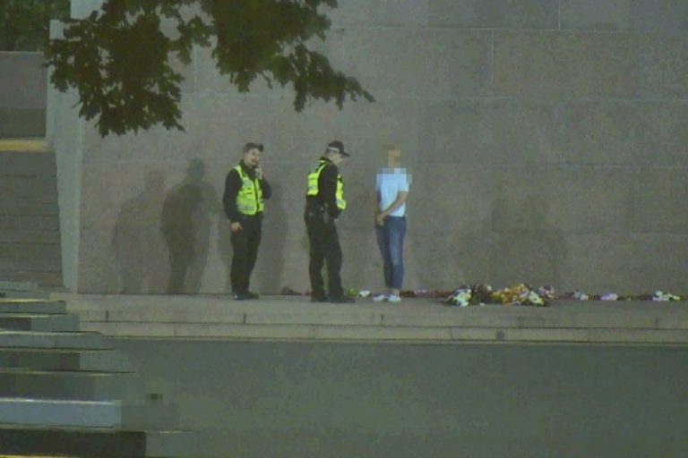 Рижская полиция: у нас были проблемы с «писающим» туризмом из Британии, но помог BBC