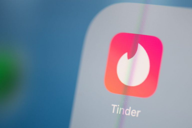 Tinder добавит экстренную кнопку на случай ужасного свидания
