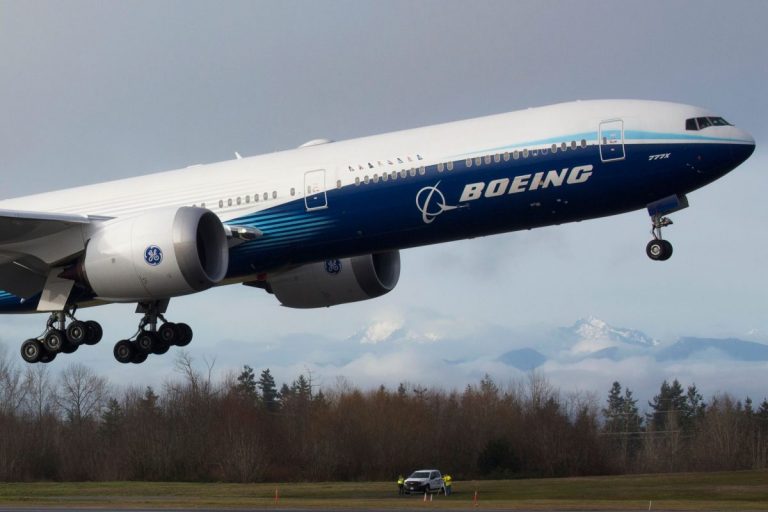 Больше без падений? Boeing испытала новый самолет 777X