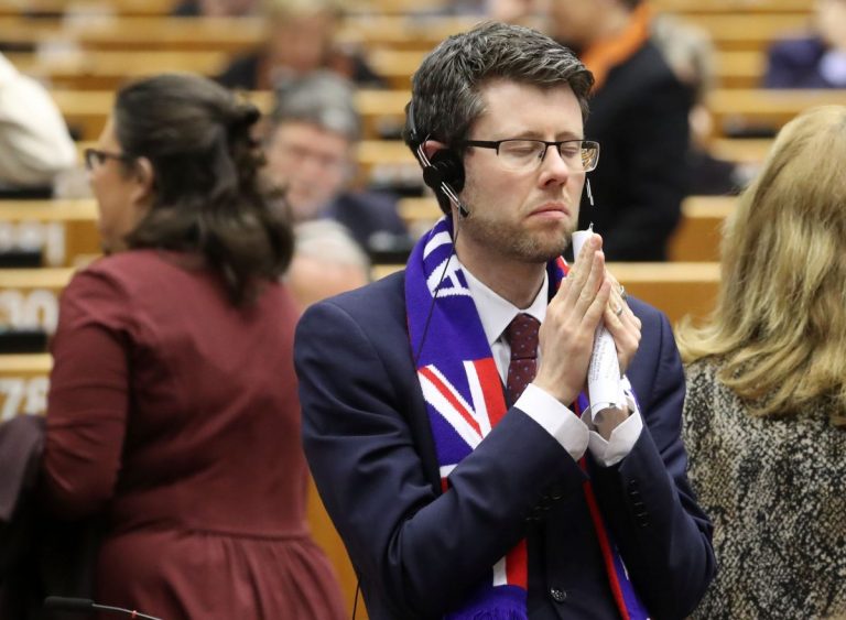 В шаге от финала. Европарламент одобрил выход Великобритании из ЕС