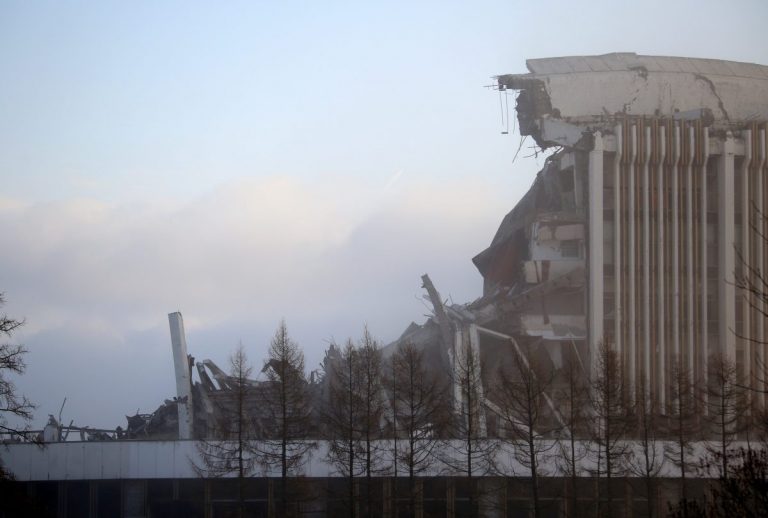 ВИДЕО: в Петербурге рухнула крыша спортивного комплекса