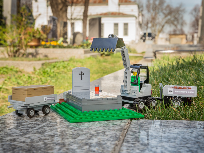 Венское кладбище теперь предлагает набор LEGO, чтобы дети могли поиграть в похороны