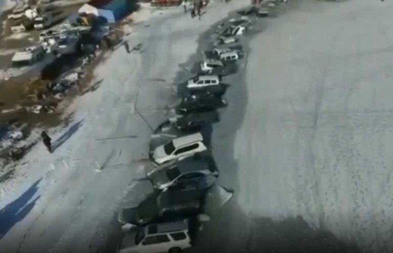 В России 30 автомобилей провалились под лед