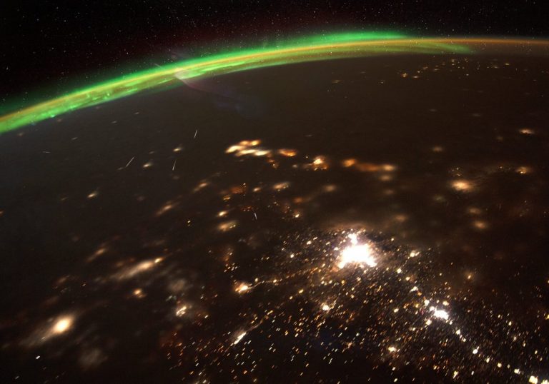 ФОТО и ВИДЕО: Метеорный поток Квадрантиды засняли из космоса
