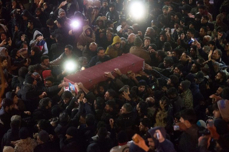 ВИДЕО: В Иране похоронили генерала Сулеймани