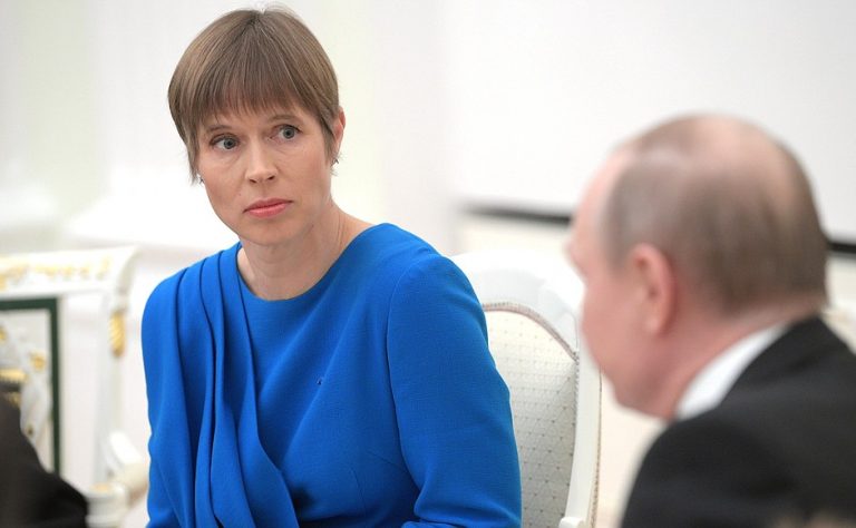 Посольство России поздравило президента Эстонии с днем рождения бутылкой крымского шампанского