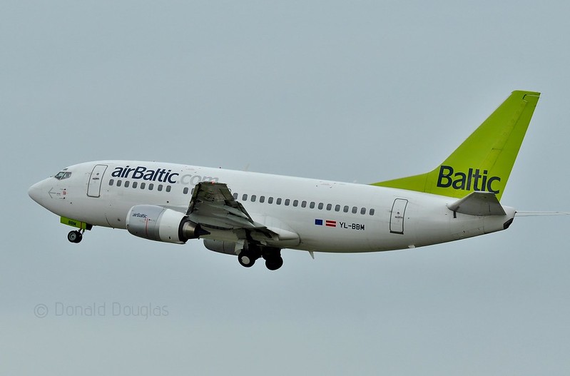 Самолет airBaltic в Мюнхен из-за бури вернулся в Ригу