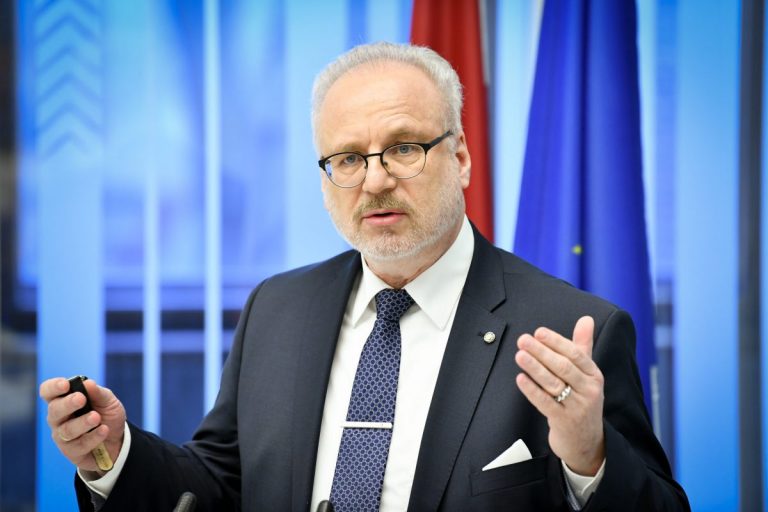Юрист: предложение Левитса сократить русскоязычные телеканалы ограничивает свободу слова