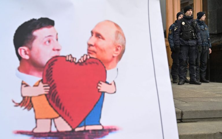 В Кремле рассказали о деталях разговора Путина и Зеленского