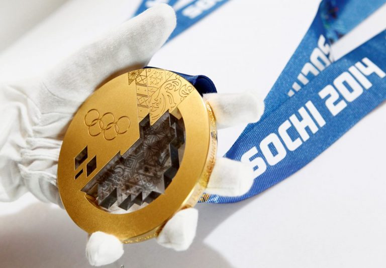 Бобслейным экипажам Мелбардиса вручили бронзовые и золотые медали Олимпиады в Сочи