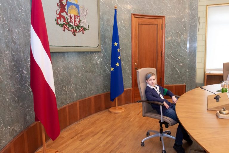 Глава Госканцелярии: русские отлично владеют латышским! Но идти на госслужбу не хотят