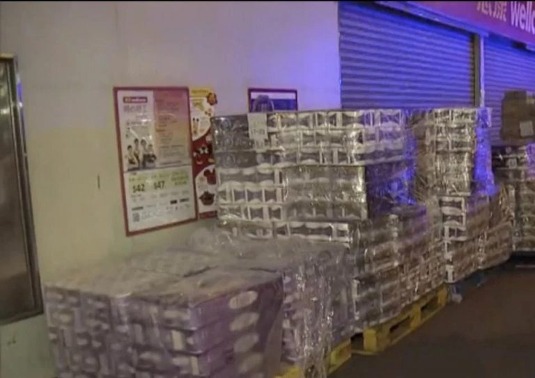 В Гонконге грабители похитили 600 рулонов туалетной бумаги, испугавшись коронавируса