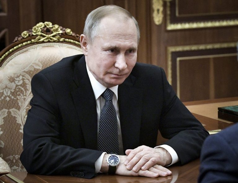 В Конституции РФ хотят внести пункт о неприкосновенности экс-президентов