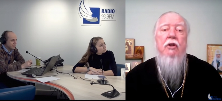 «В Латвии фашизм — нам по ТВ показывают»: священник Смирнов поспорил с журналистами Baltkom