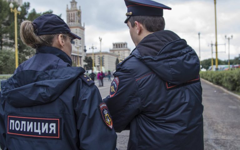 GTA Хабаровск-сити: женщина угнала такси, которое сама и заказала