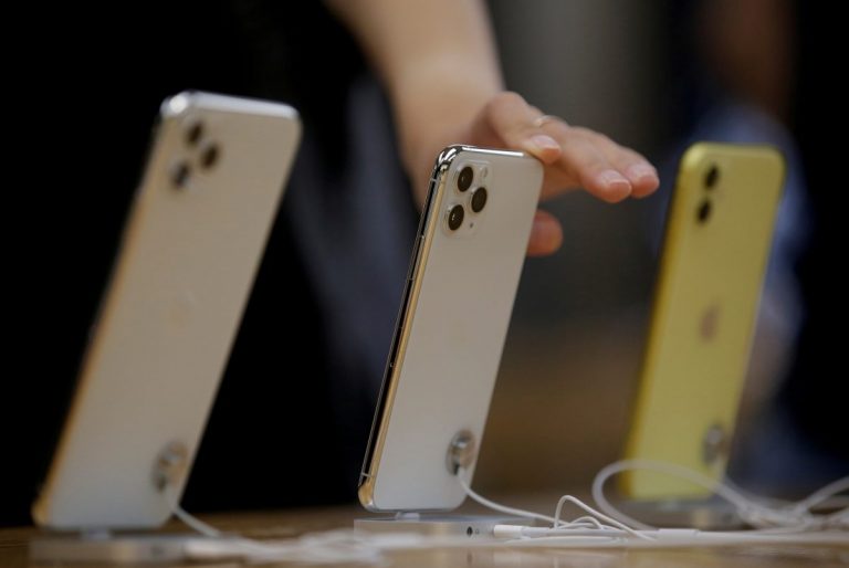 Наконец-то сменил старую «раскладушку» на iPhone 11: миллиардер Уоррен Баффетт назвал Apple лучшим бизнесом в мире