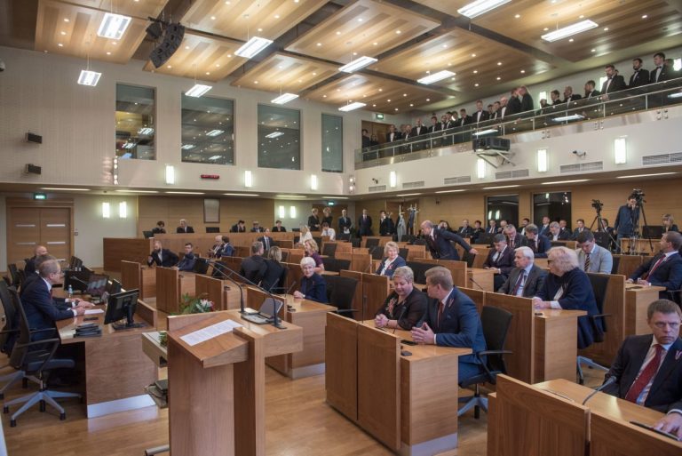 Парламентская комиссия поддержала законопроект о роспуске Рижской думы