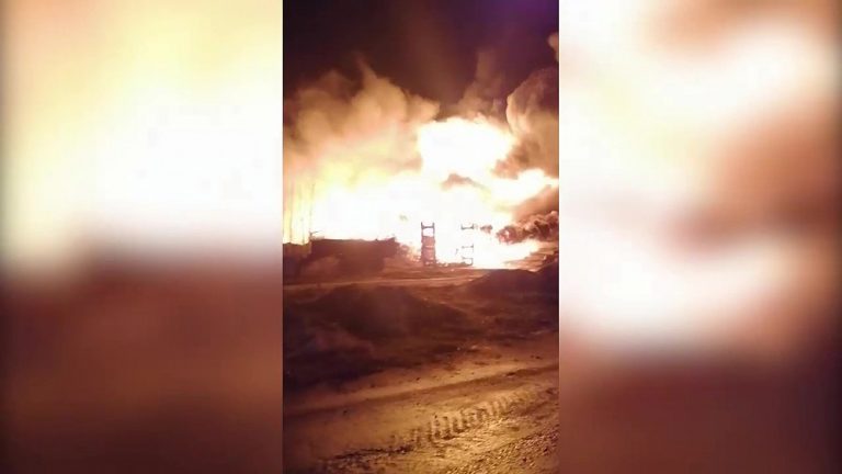 ВИДЕО: в Броцены разгорелся пожар повышенной опасности, ситуацию усложняет ветер