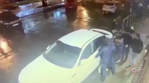 Почти Гай Ричи: в Люберцах грабители отобрали у прохожего карты, деньги и один ствол