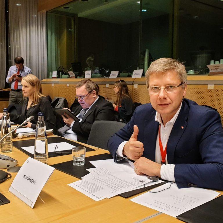 Радзевич: если бы Ушаков не стал евродепутатом, он бы до сих пор не мог получать зарплату