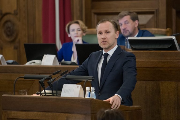 Отключили микрофон: из-за Гобземса заседание Сейма прервали на пять минут