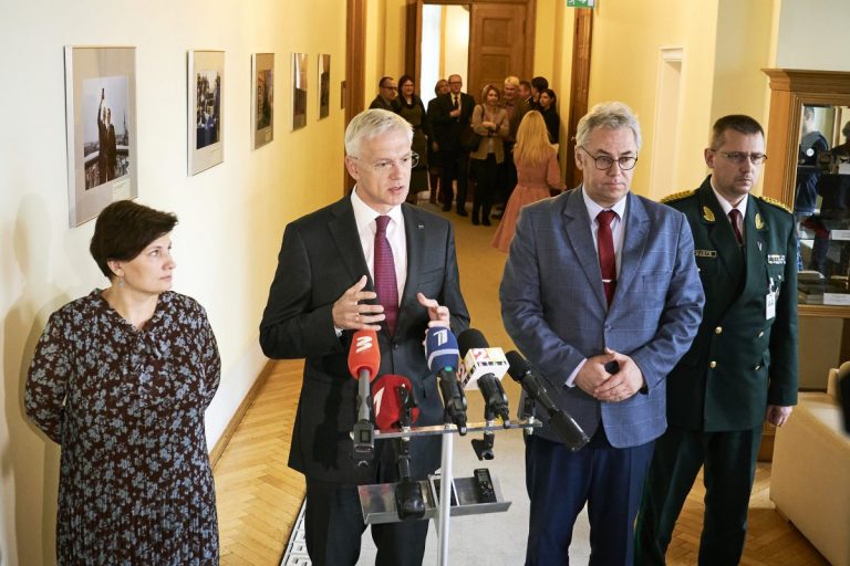 Экс-министр о коронавирусе: нужны решительные действия, но это не сильная сторона правительства Кариньша