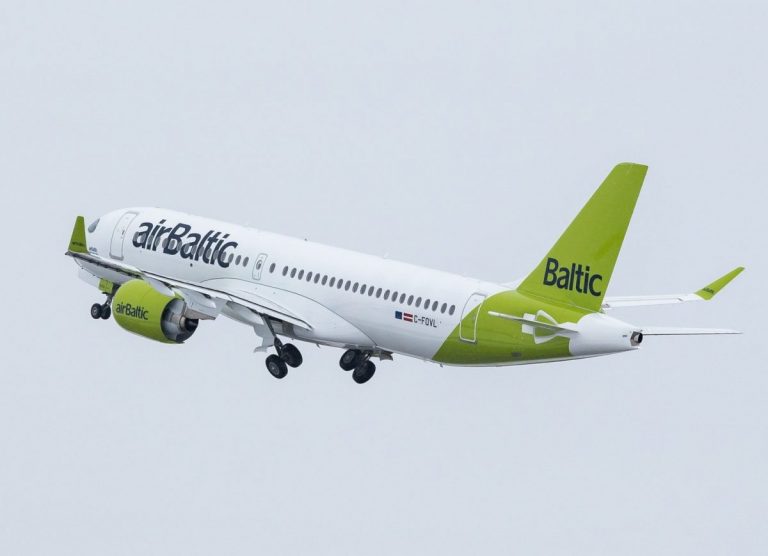 Удар коронавируса: airBaltic сократит не менее 400 работников