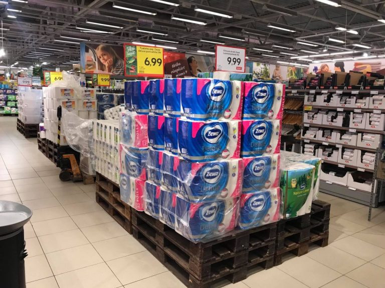 ФОТО: дефицита нет! В латвийских магазинах хватает продуктов и товаров